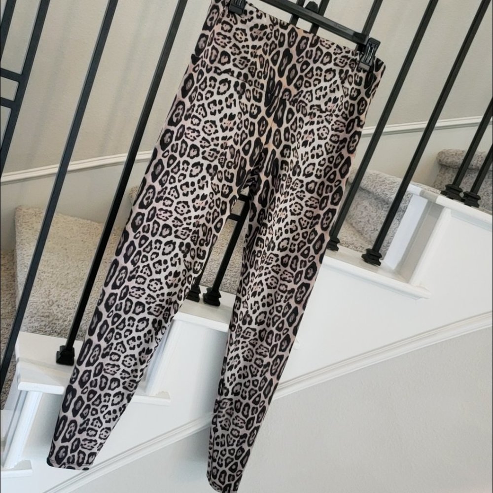 Onzie Flow Leopard Leggings